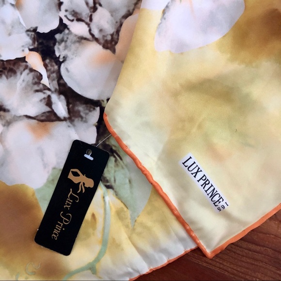 Yellow/gold floral Scarf - Picture 5 of 8